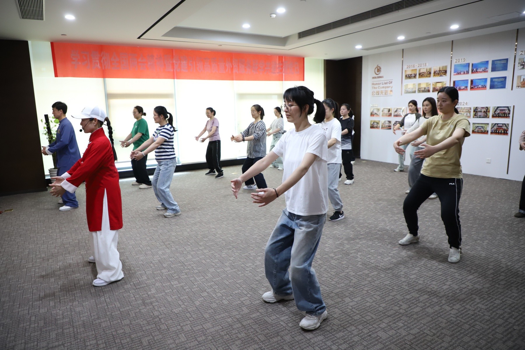 控股公司開設(shè)八段錦班 弘揚(yáng)傳統(tǒng)健身文化 助力員工健康生活